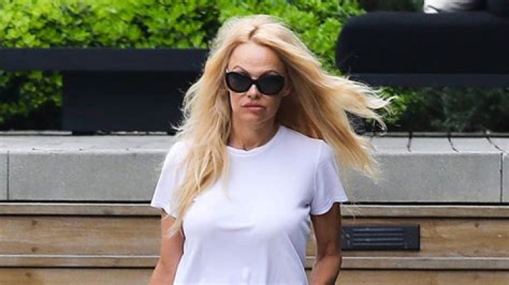 Pamela Anderson Rocks White T-Shirt & Matching Jeans In Malibu: Photos – Hollywood Life