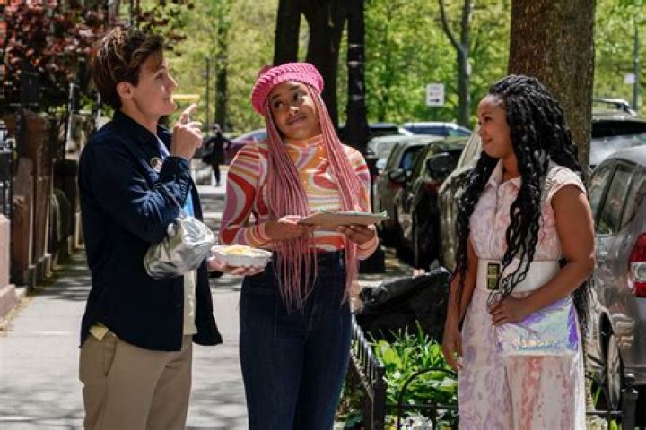 ‘Everything’s Trash’ Star Phoebe Robinson Teases Her ‘Messy’ New Show: ‘It’s A Little Wild’