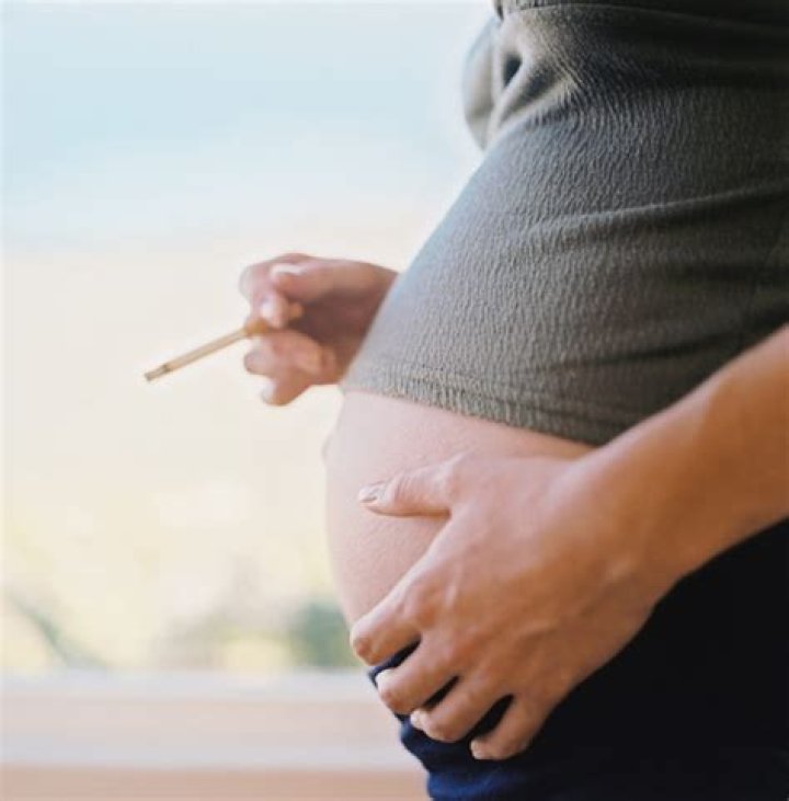 Pregnant Smokers Risk Having Babies With Smaller Brains & More Anxiety