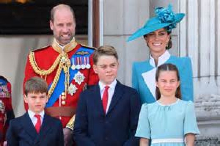 Prince William Sits With Louis, Charlotte, & George In Pre Father’s Day Pic