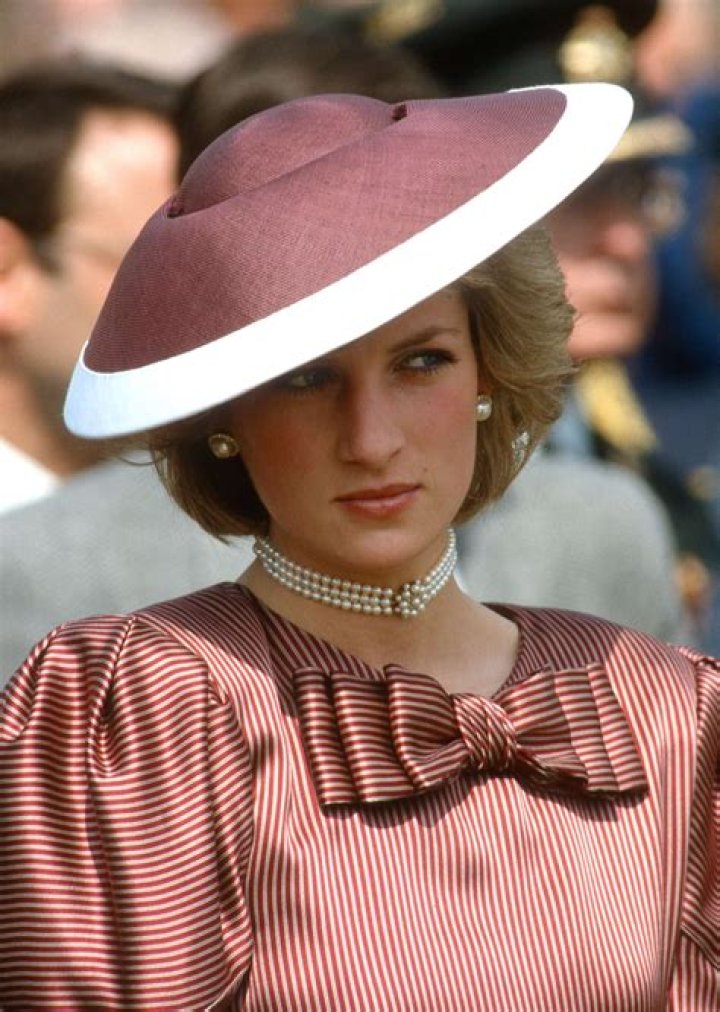 Princess Diana’s Prettiest Dresses Of All Time — Pics Of 30 Gorgeous Gowns