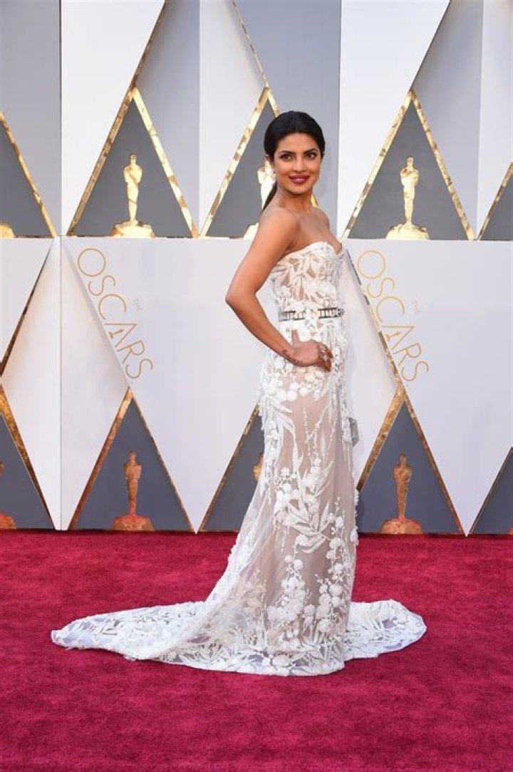 [PHOTOS] Priyanka Chopra’s Oscar Dress — Wows In Sheer White Gown – Hollywood Life