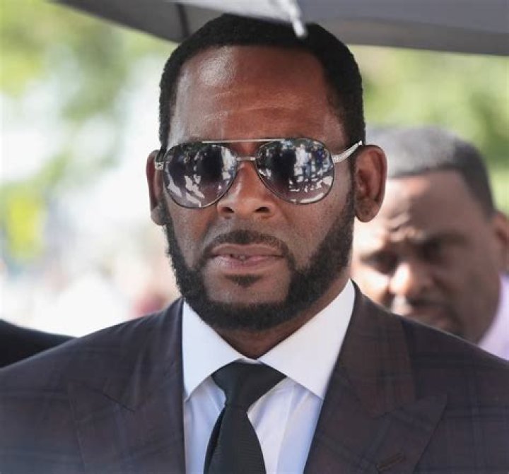 Photos Of The R&B Singer – Hollywood Life