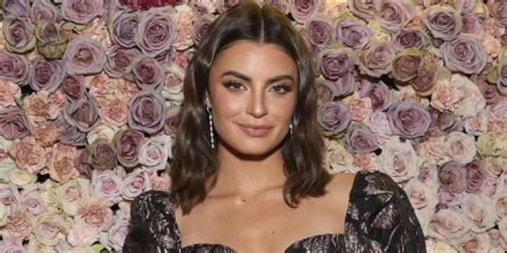 She Stuns In Red – Hollywood Life