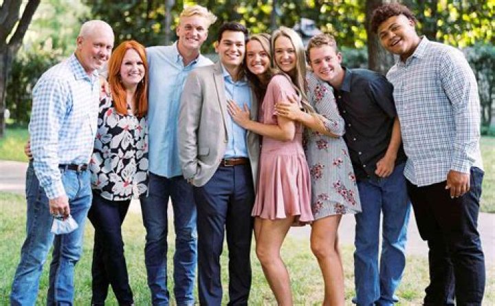 Learn About Her 5 Kids, Including Her Foster Son – Hollywood Life