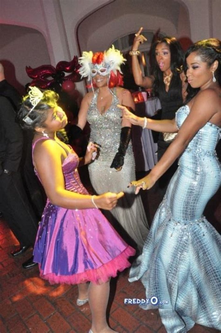 Reginae Carter Rocks A Mini Dress For Dad Lil Wayne’s 40th Birthday – Hollywood Life