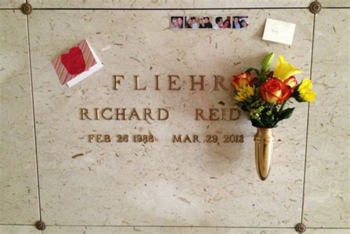 Funeral & Private Burial Ceremony Details Revealed – Hollywood Life