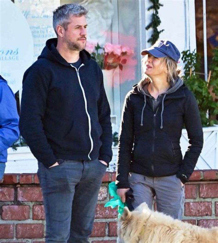 Renée Zellweger & Ant Anstead Passionately Kiss During Romantic Bike Ride: See Photo