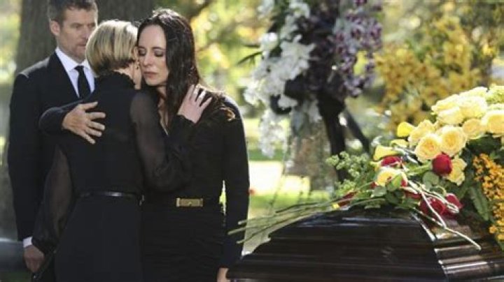 Victoria Bans Emily From Daniel’s Funeral — Season 4 Episode 11 Recap – Hollywood Life