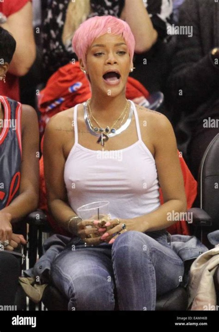 [PIC] Rihanna’s Nipples In Daring See-Through Bra — Love Or Loathe The Look? – Hollywood Life