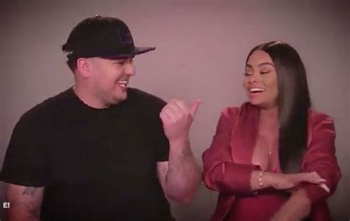 [VIDEO] Rob Kardashian’s Crush On Sister Kim — Weird Interview – Hollywood Life