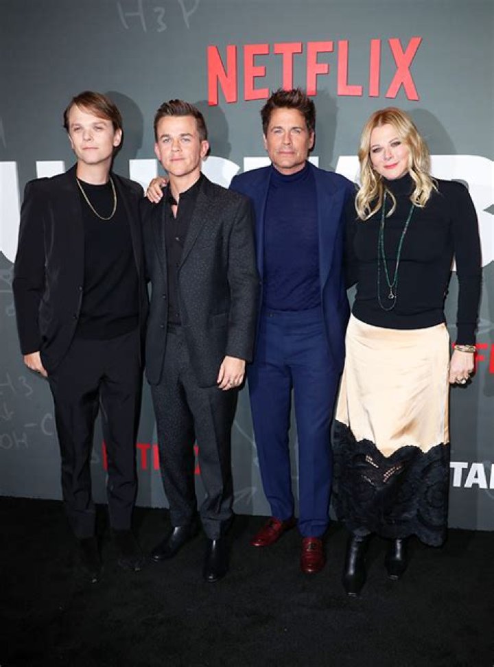Rob Lowe Poses With His Wife & 2 Sons At ‘Unstable’ Premiere – Hollywood Life