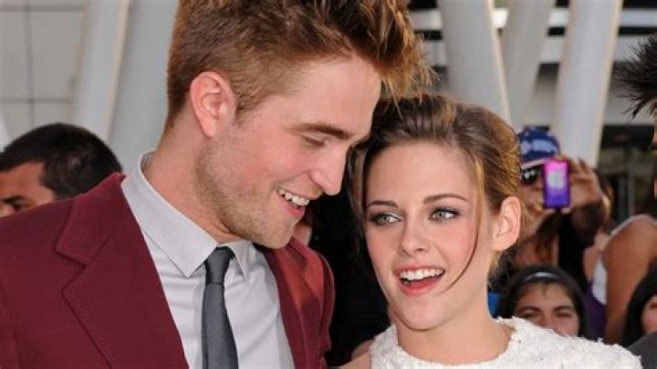 Robert Pattinson & Kristen Stewart's 8 Most Romantic Moments Of 2011
