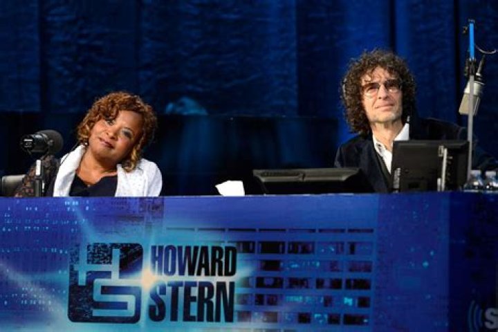 Robin Quivers Has Cancer — Howard Stern Co-Host Reveals Year-Long Fight – Hollywood Life