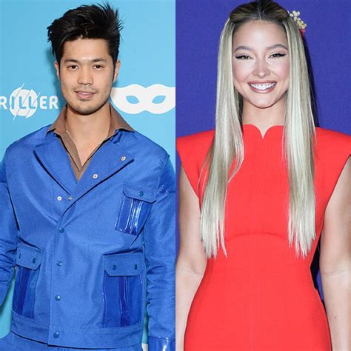 They’re Not Dating & ‘Just Friends’ – Hollywood Life