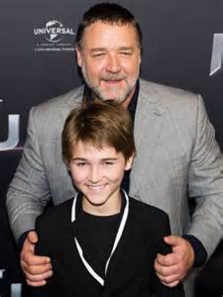 Russell Crowe’s Son Tennyson Looks Just Like Dad In 15th Birthday Pics – Hollywood Life