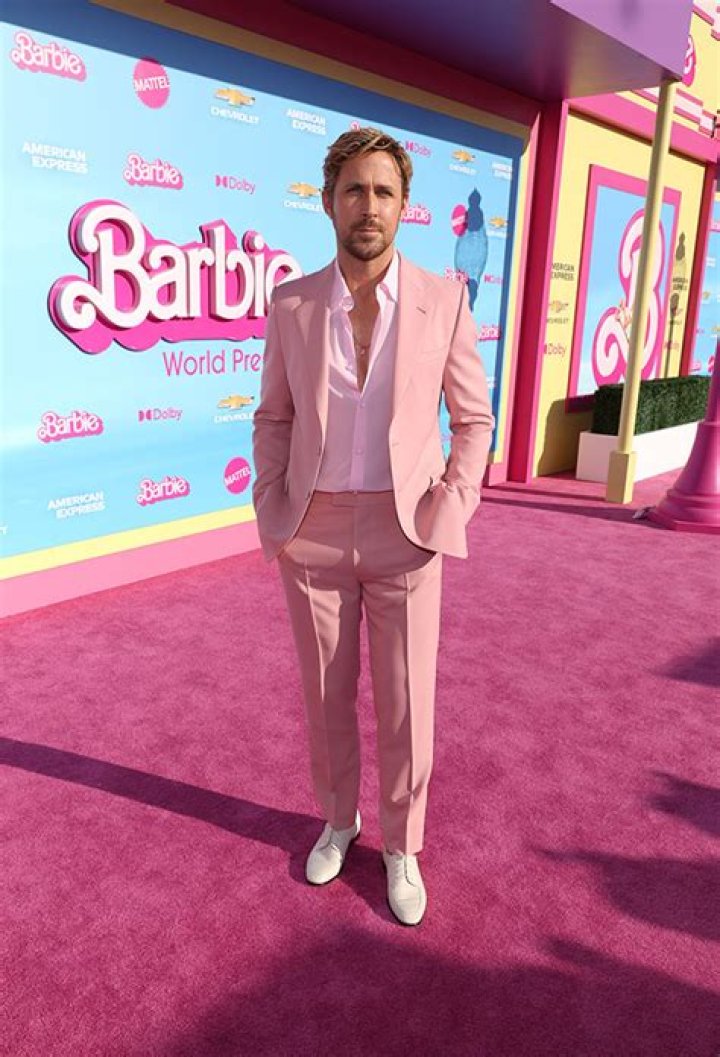 Ryan Gosling Wears ‘E’ Necklace For Eva Mendes As ‘Barbie’ Premiere – Hollywood Life