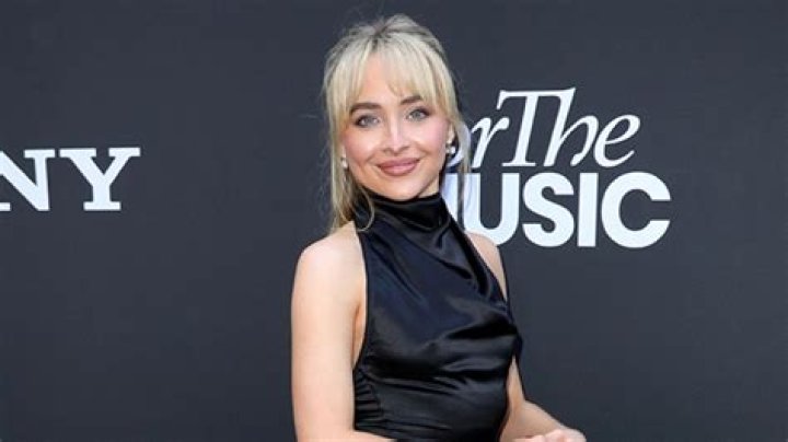 Sabrina Carpenter Enjoys Date With ‘Saltburn’ Actor Barry Keoghan – Hollywood Life