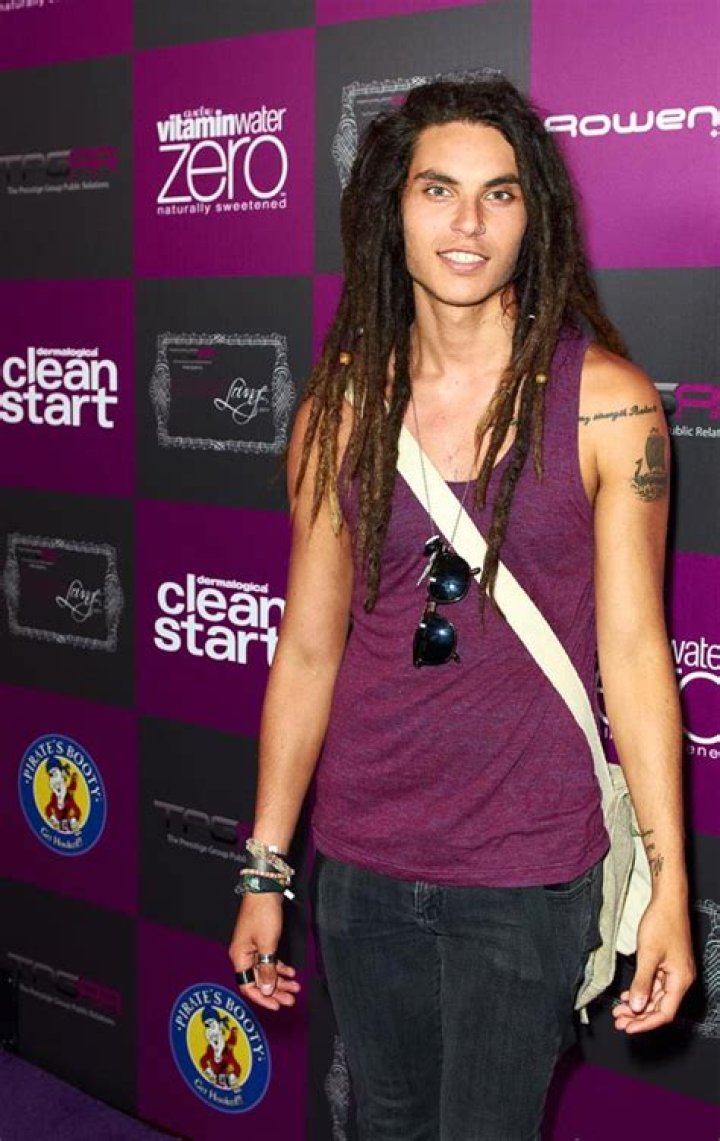 'Glee's' New God Squad Character Joe Hart Deserves To Stay – Hollywood Life