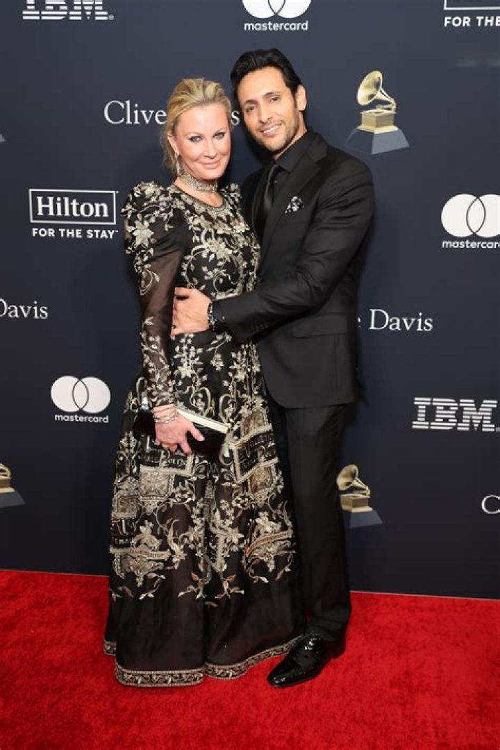 Sandra Lee & Boyfriend Ben Youcef Hold Hands After Cuomo Steps Down – Hollywood Life