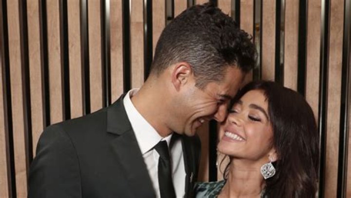 Sarah Hyland & Wells Adams Do The TikTik Couples Challenge: We’re ‘The Poor Man’s J.Lo & A-Rod’
