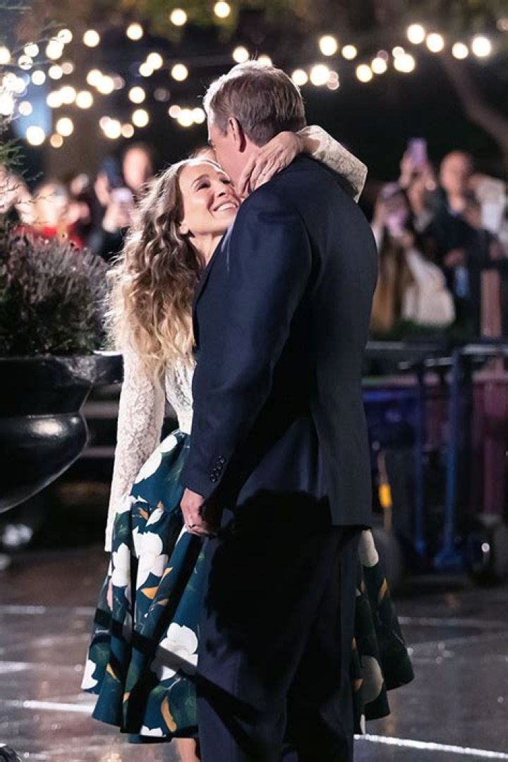 Sarah Jessica Parker & Chris Noth Film Carriage Date Scene For Revival – Hollywood Life