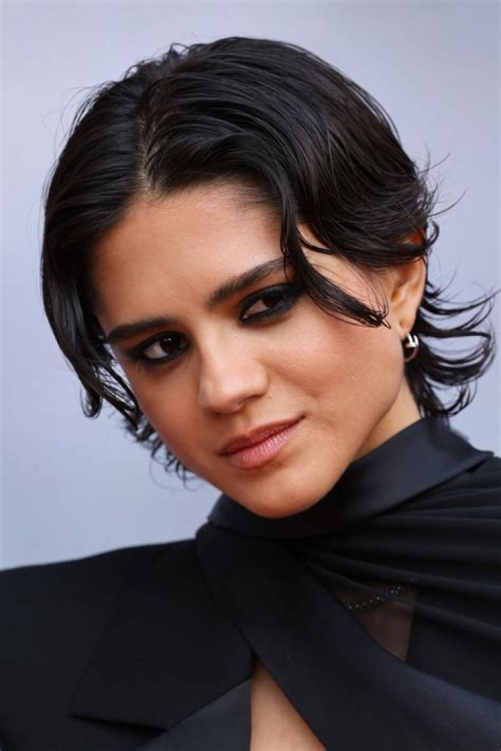 Photos Of The Actress Playing Supergirl – Hollywood Life