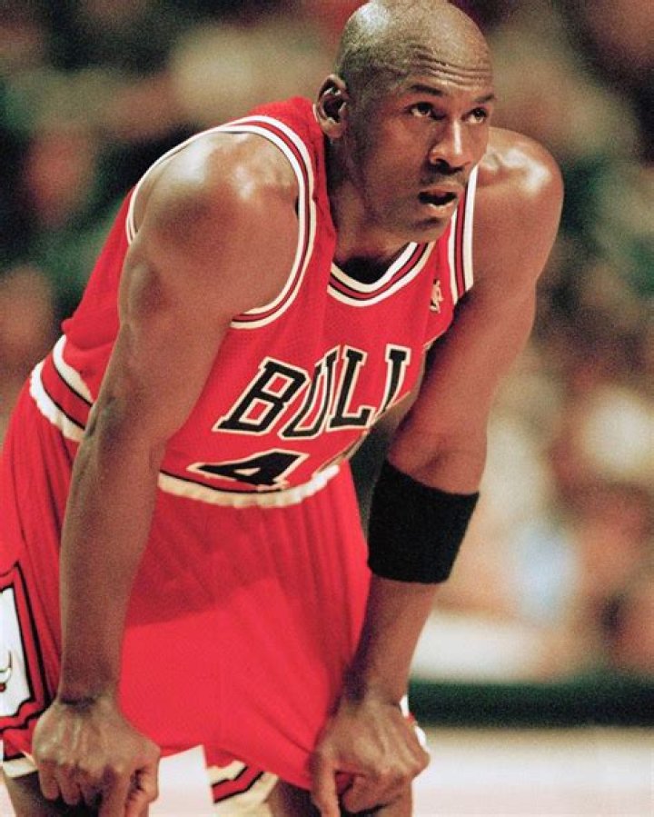 Scottie Pippen Slams Michael Jordan As ‘Horrible Player’: Video – Hollywood Life