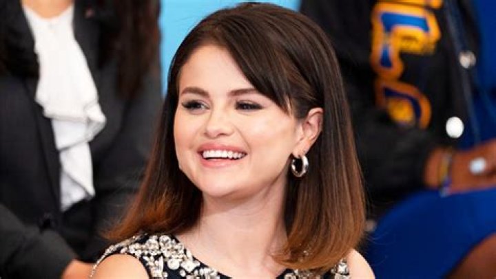 Selena Gomez Debuts New Bangs & Hair Extensions In Sexy TikTok Transformation