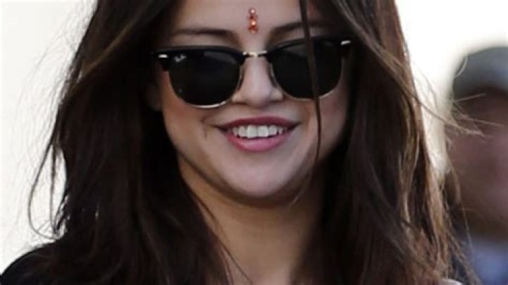 Selena Gomez: The Bindi Is Back — Love It? Vote