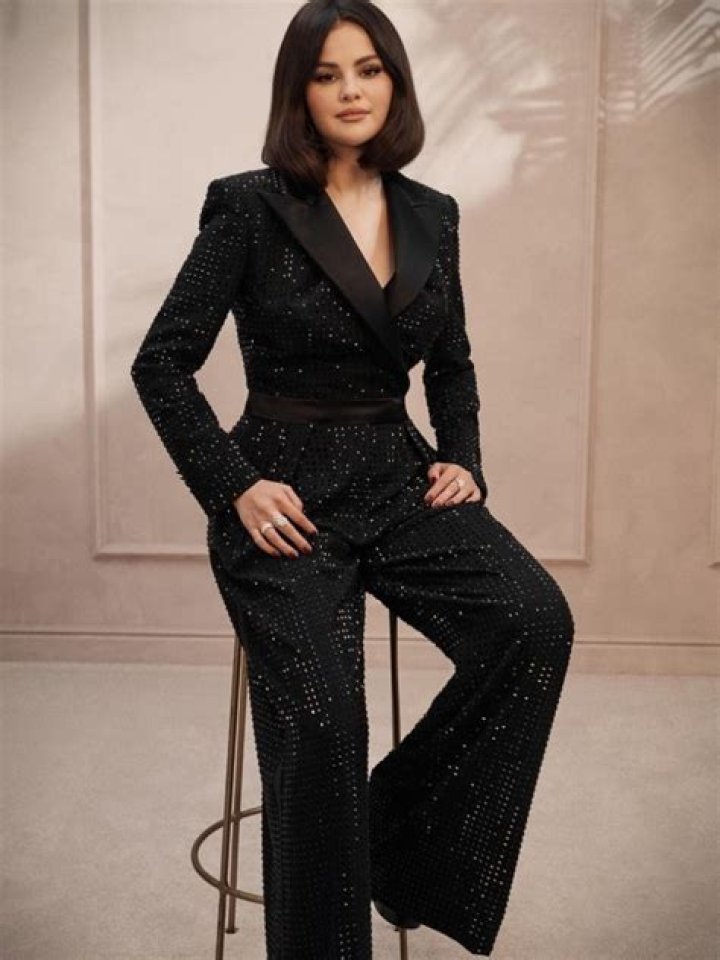 Selena Gomez’s Jumpsuit — Get The Look & SHOP Our Picks – Hollywood Life