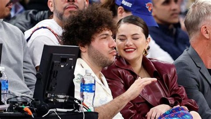 Selena Gomez Cozies Up to BF Benny Blanco Courtside at Knicks Game: Photos