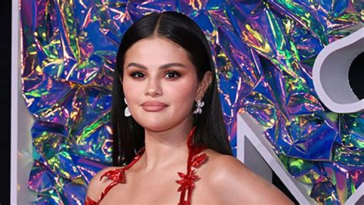 Selena Gomez Dating Status Revealed After Saying She’s Single: Report – Hollywood Life