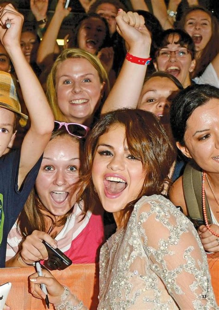 Selena Gomez Poses With Fan In Ottawa — See Pics