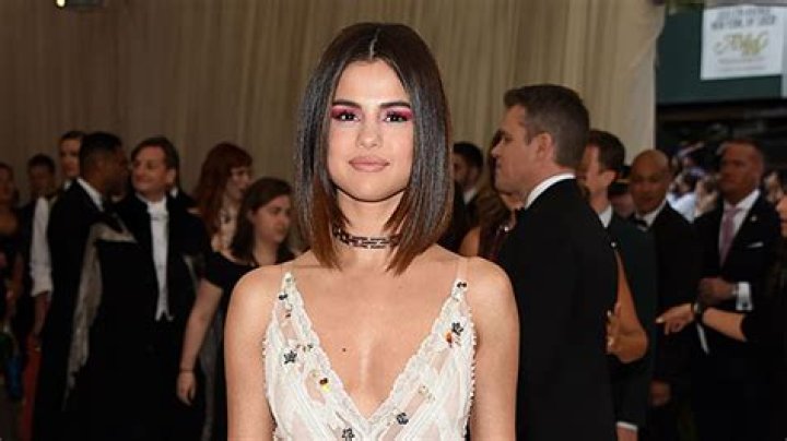 Selena Gomez Rocks Plunging, Sparkling Gown To Promote New ‘Rare’ Deluxe Songs