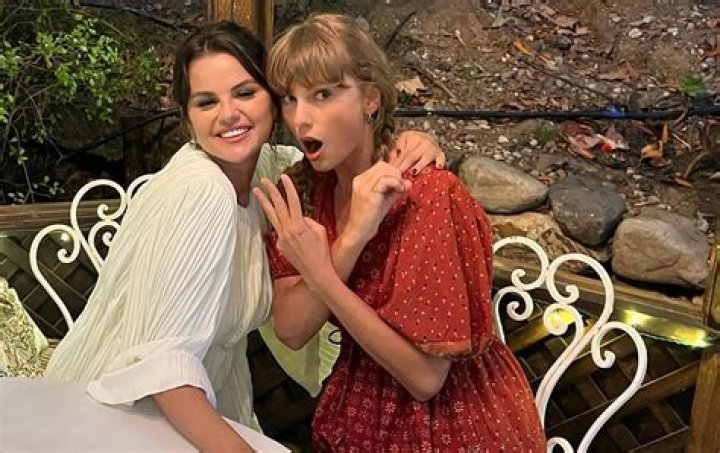 Selena Gomez Reveals Taylor Swift Cried When She Heard ‘Lose You To Love Me’ The First Time