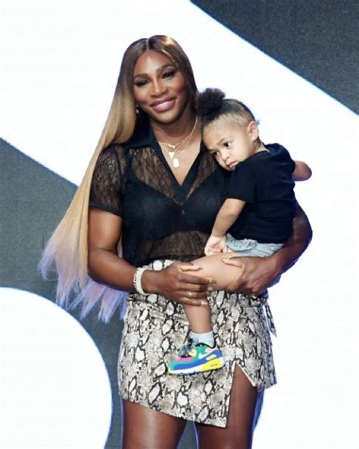 Serena Williams’ Baby Bump In Red Dress With Daughter Olympia: Photos – Hollywood Life