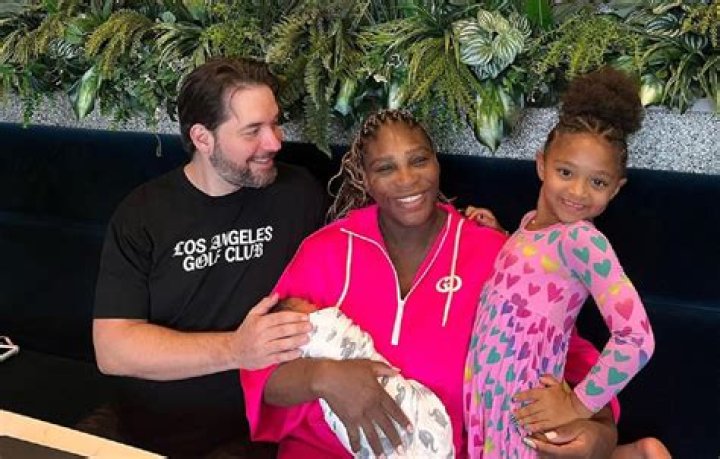 Serena Williams Cuddles Newborn Baby in New Pic – Hollywood Life