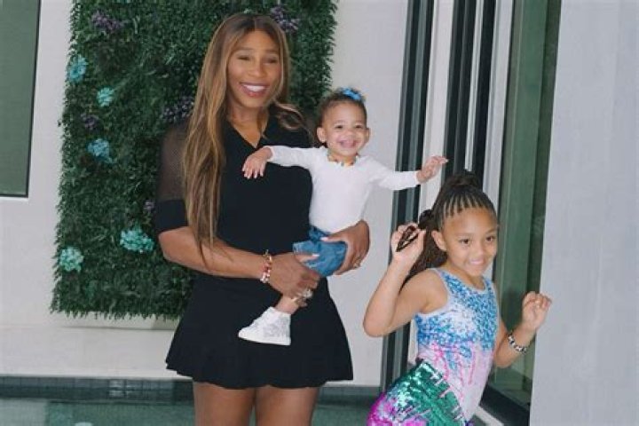 Serena Williams’ Daughter Olympia Crashes Photoshoot: Pic – Hollywood Life