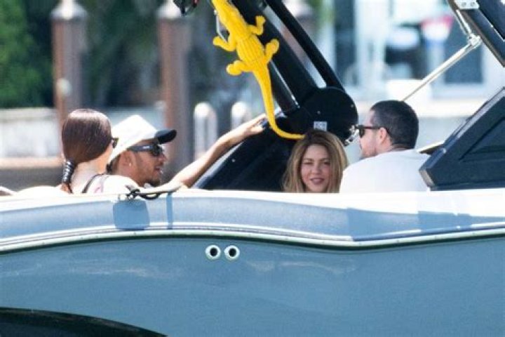 Shakira & Lewis Hamilton Have Boat Day As She Rocks Bikini Top – Hollywood Life