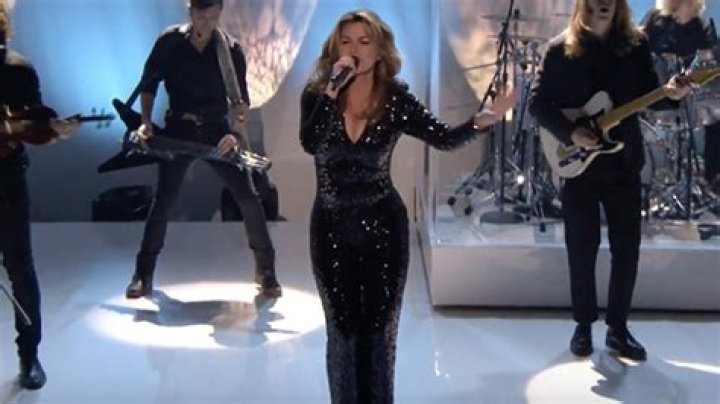 Rocks Sexy Look On Jimmy Fallon – Hollywood Life