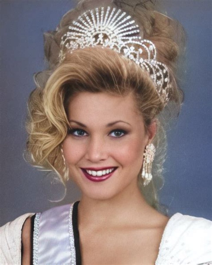 Shanna Moakler Rocks Same Red Bikini She Wore At Miss USA In 1995: Pic – Hollywood Life