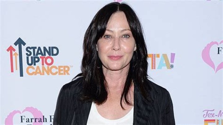 Shannen Doherty Shares Selfie and Message Amid Breast Cancer Battle – Hollywood Life