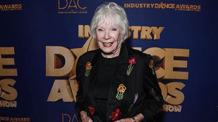 Shirley MacLaine Shares Rare Photos With Pal Juliette Binoche – Hollywood Life