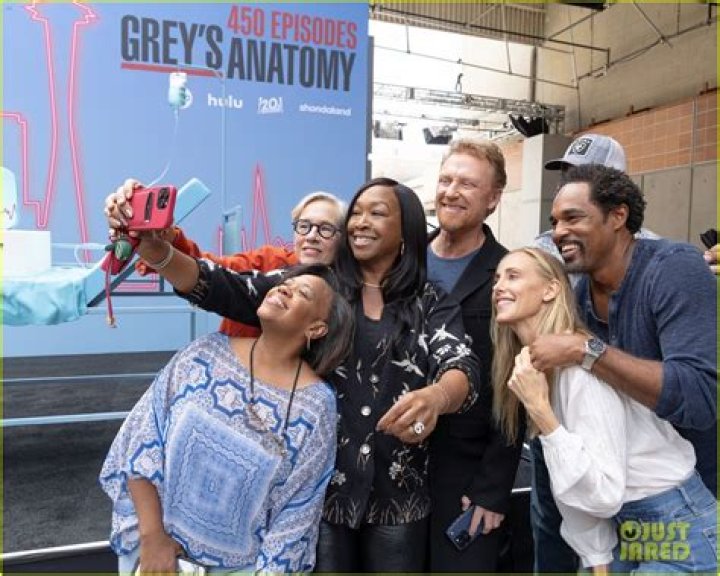 Shonda Rhimes Reveals 2 Characters She Wants Back On ‘Grey’s Anatomy’ – Hollywood Life