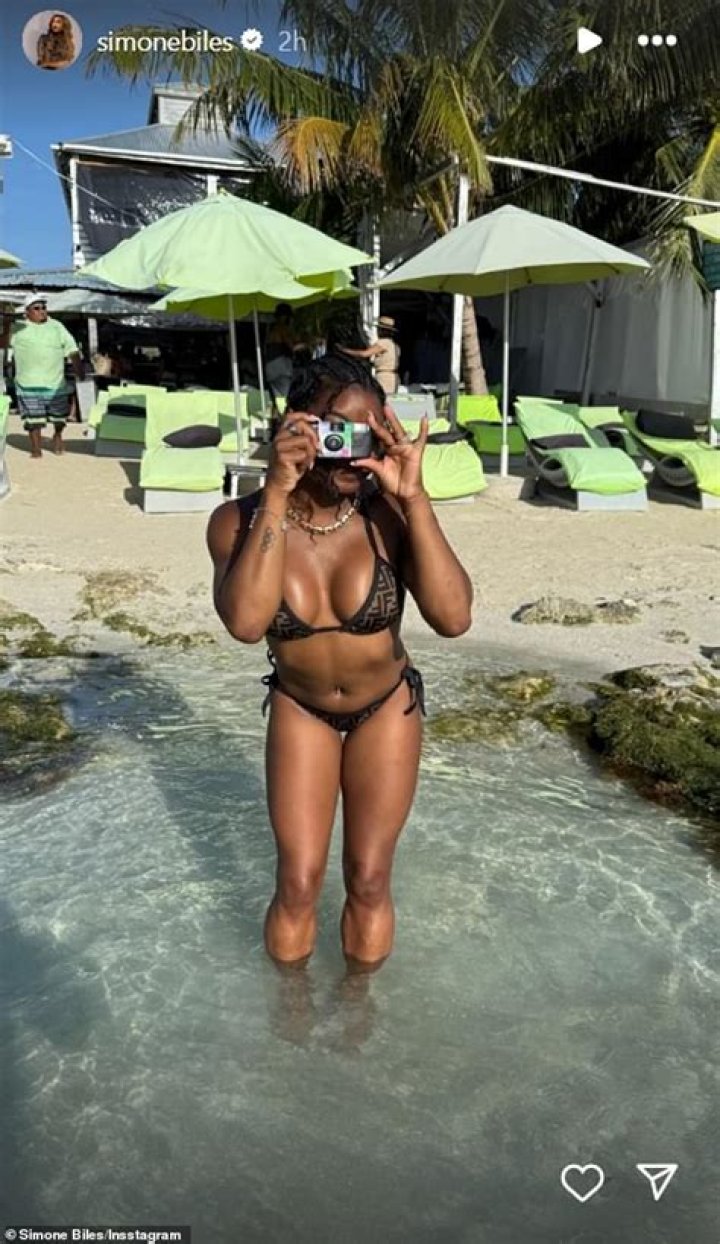 Simone Biles’s Cutout Swimsuit In Belize: Photos – Hollywood Life