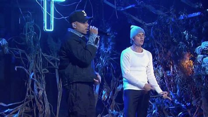 Justin Bieber Performs ‘Holy’ With Chance The Rapper – Video – Hollywood Life
