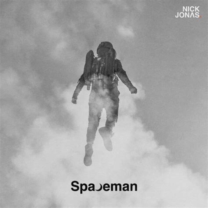 Nick Jonas Performs ‘Spaceman’ — Watch – Hollywood Life
