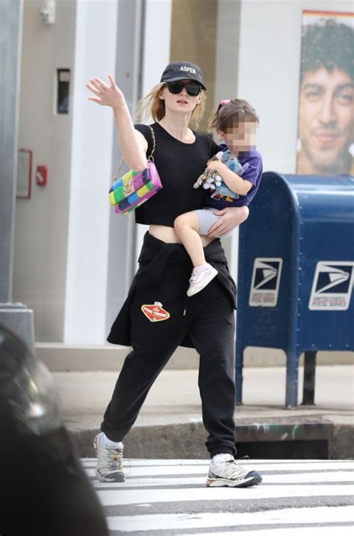 Pregnant Sophie Turner & Joe Jonas Tour Paris With Daughter Willa, 1, Before Dinner Date