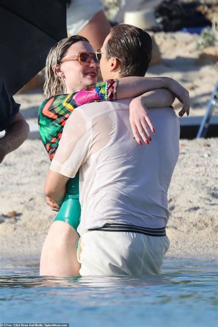 Sophie Turner Kisses Costar After Split From Joe Jonas – Hollywood Life